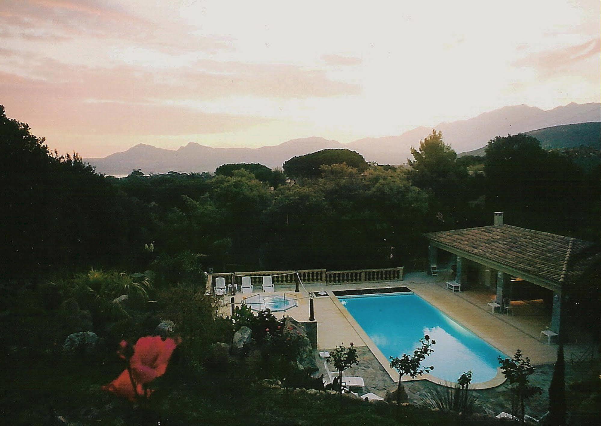 Bed and Breakfast The Manor Calvi  Exterior foto